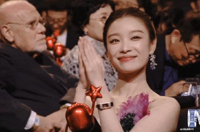 这位网红转型当高定设计师,只用了一年就成为华人之光?