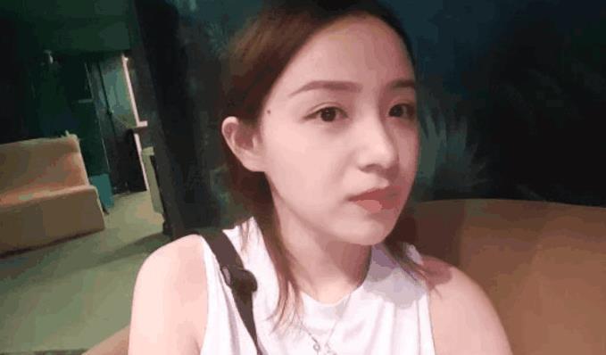 斗鱼主播周二珂困密室两小时才通关,期间不慎走光!