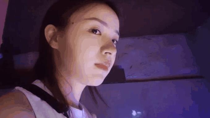 斗鱼主播周二珂困密室两小时才通关,期间不慎走光!