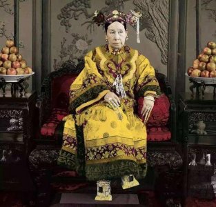 ​孙殿英掘出慈禧遗体，面容温润如妇人酣睡，但事情发展令溥仪震怒