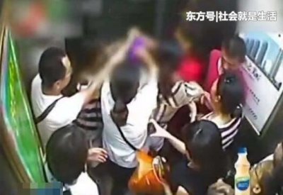 ​女子电梯内掌掴孕妇 脚踹孕妇肚子 结果遭群殴 事后委屈报了警