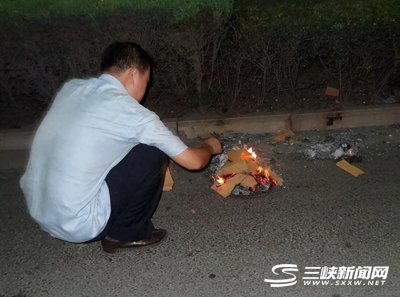 ​过年了，身处外地，在路边烧纸钱祭祀祖宗亲人行吗？有哪些讲究？