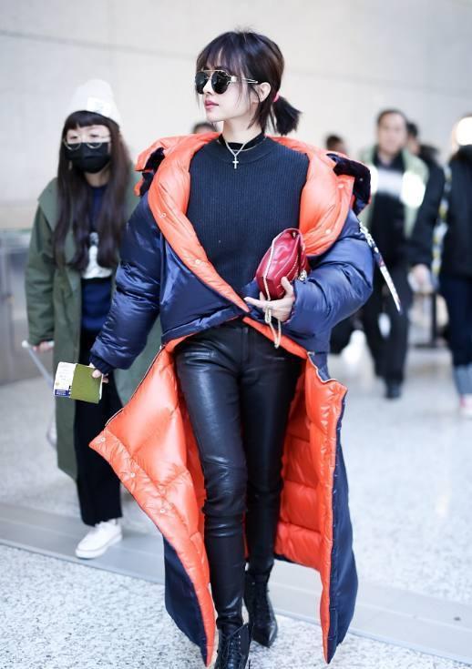 扮潮只服37岁蔡依林！羽绒服穿得像开衩裙，再次潮出新高度