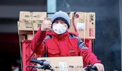 ​京东001快递员辞职遭拒，刘强东承诺再干5年，自掏腰包买套房送你