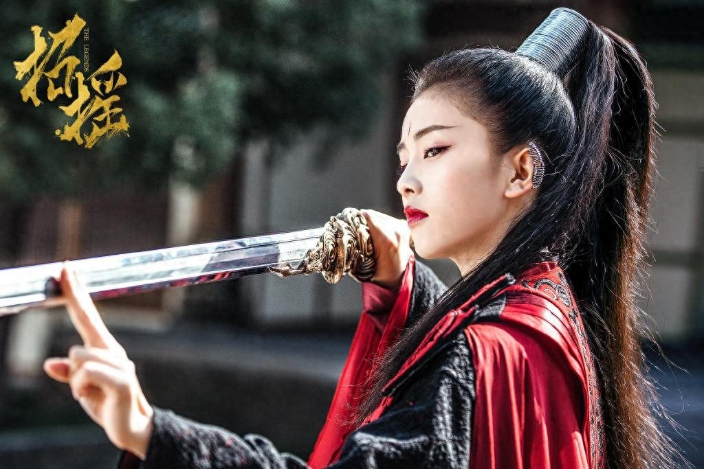 白鹿《招摇》路招摇造型，霸道无比，你被惊艳没？