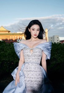 ​张馨予：曲线优美，散发着健康与活力，魅力无限好～惊艳时光！