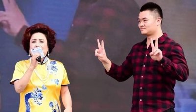 ​上海滑稽圈顶流“王阿姨”，流量密码全揭秘！