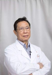 ​谁饰演钟南山?(电视钟南山的扮演者)