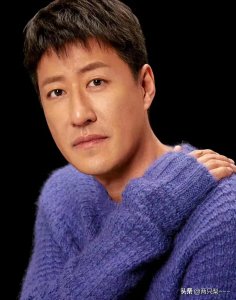 ​于震：娶小13岁妻子，婚后连生三胎，如今咋样了