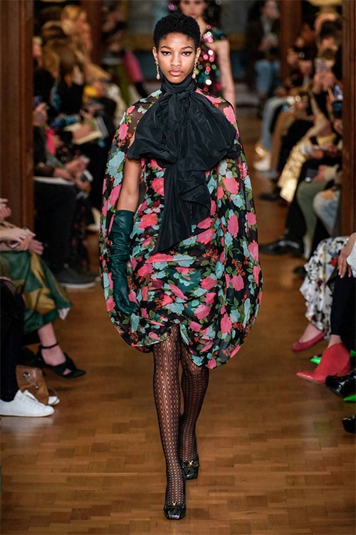 Erdem 2019秋冬时装周秀场直击—— 文艺复古又不失华丽