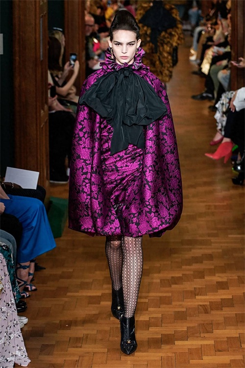 Erdem 2019秋冬时装周秀场直击—— 文艺复古又不失华丽