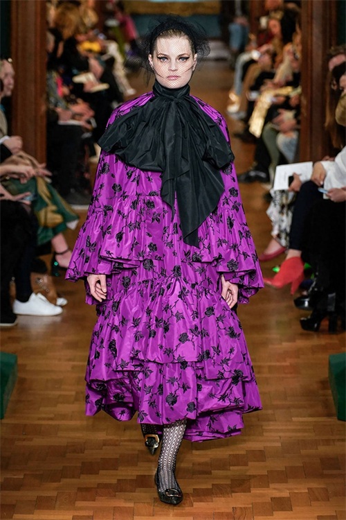 Erdem 2019秋冬时装周秀场直击—— 文艺复古又不失华丽