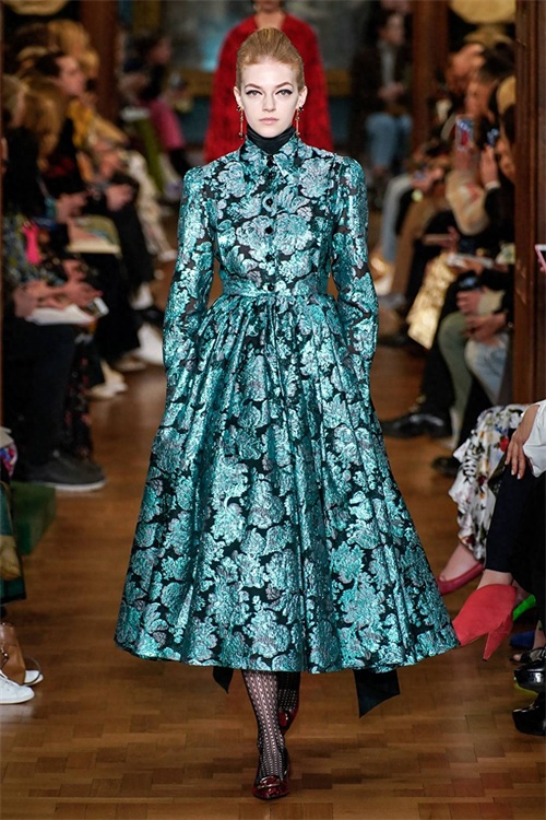 Erdem 2019秋冬时装周秀场直击—— 文艺复古又不失华丽