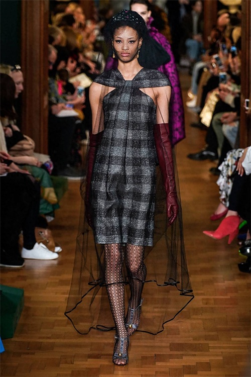 Erdem 2019秋冬时装周秀场直击—— 文艺复古又不失华丽