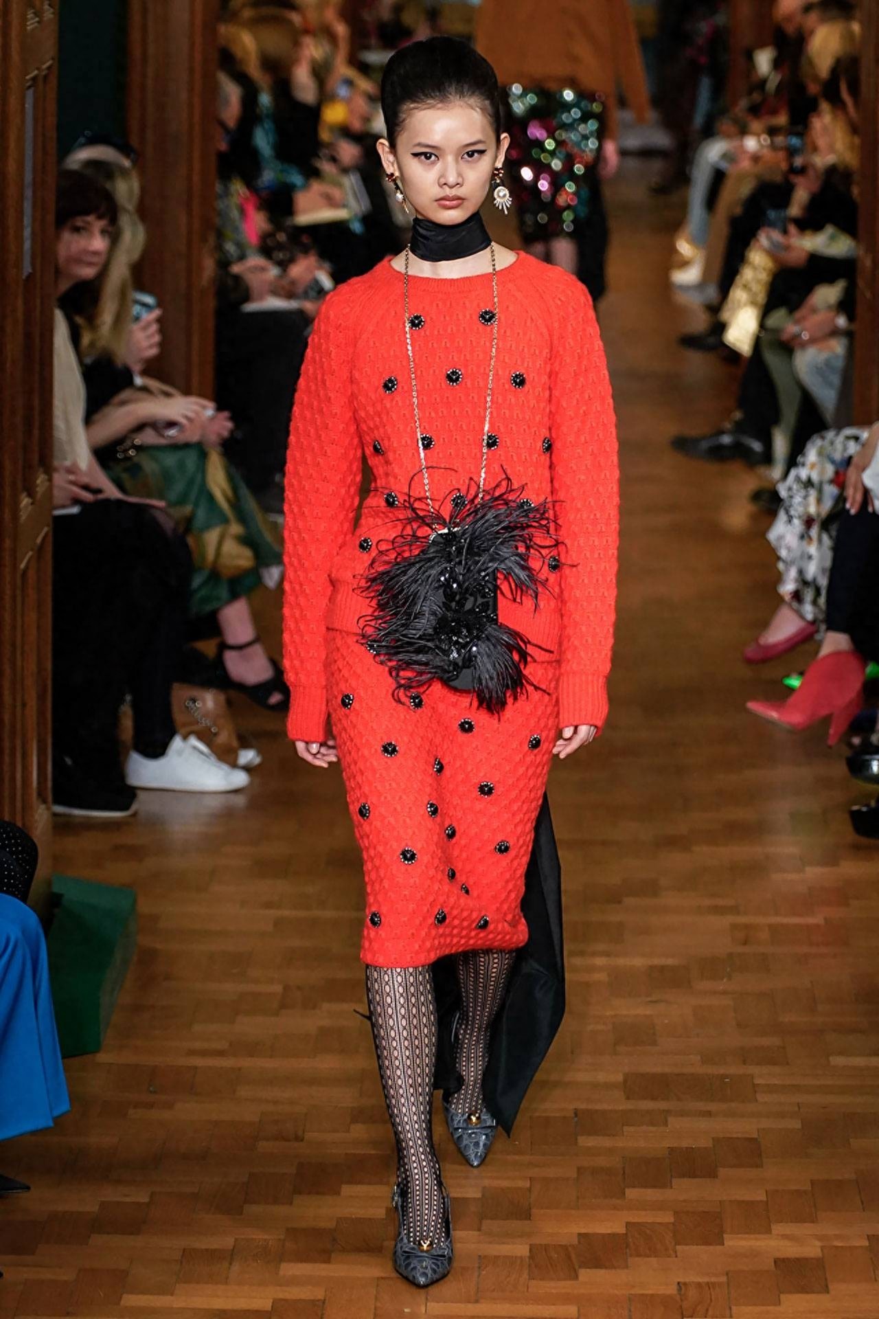 Erdem 2019秋冬时装周秀场直击—— 文艺复古又不失华丽