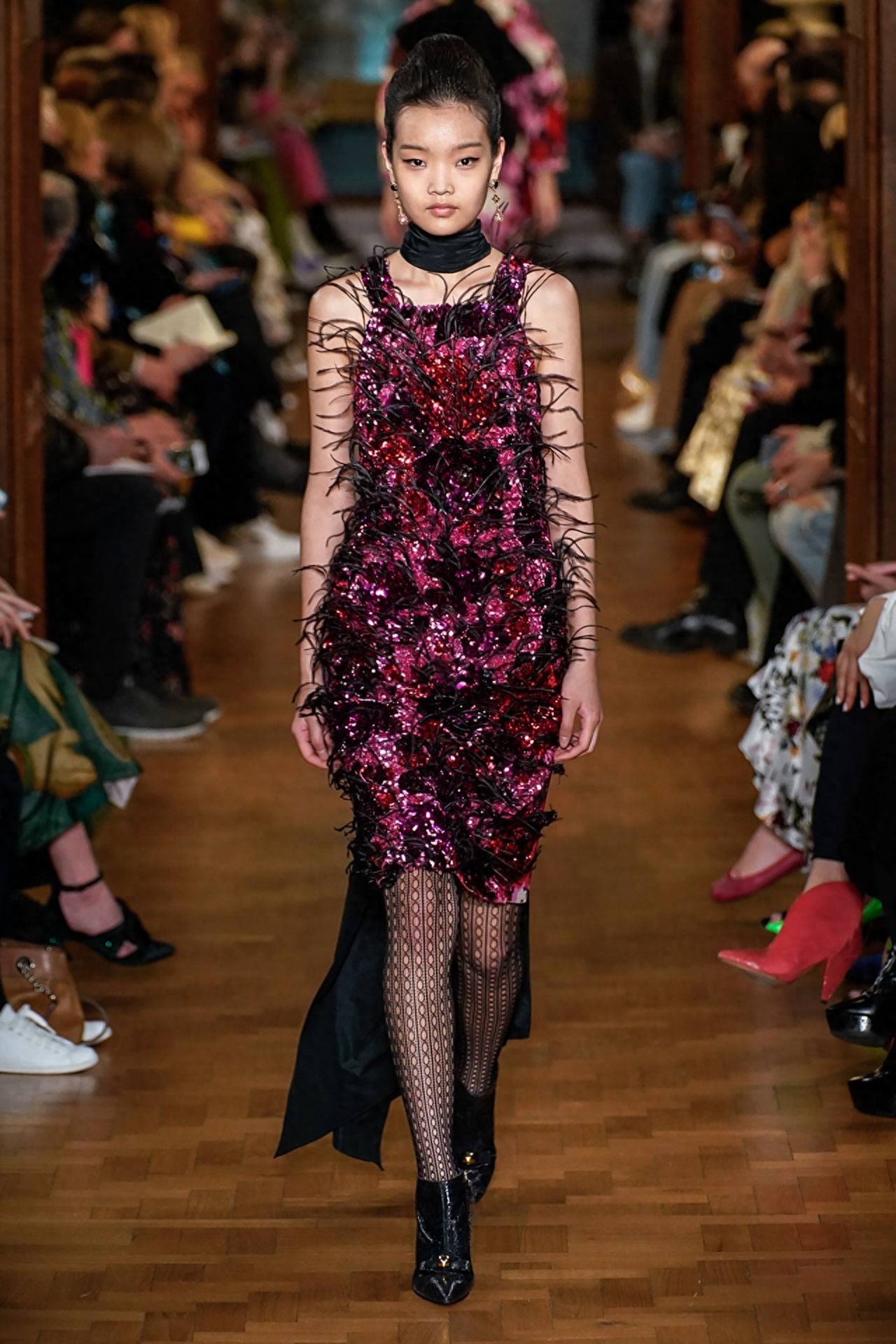 Erdem 2019秋冬时装周秀场直击—— 文艺复古又不失华丽