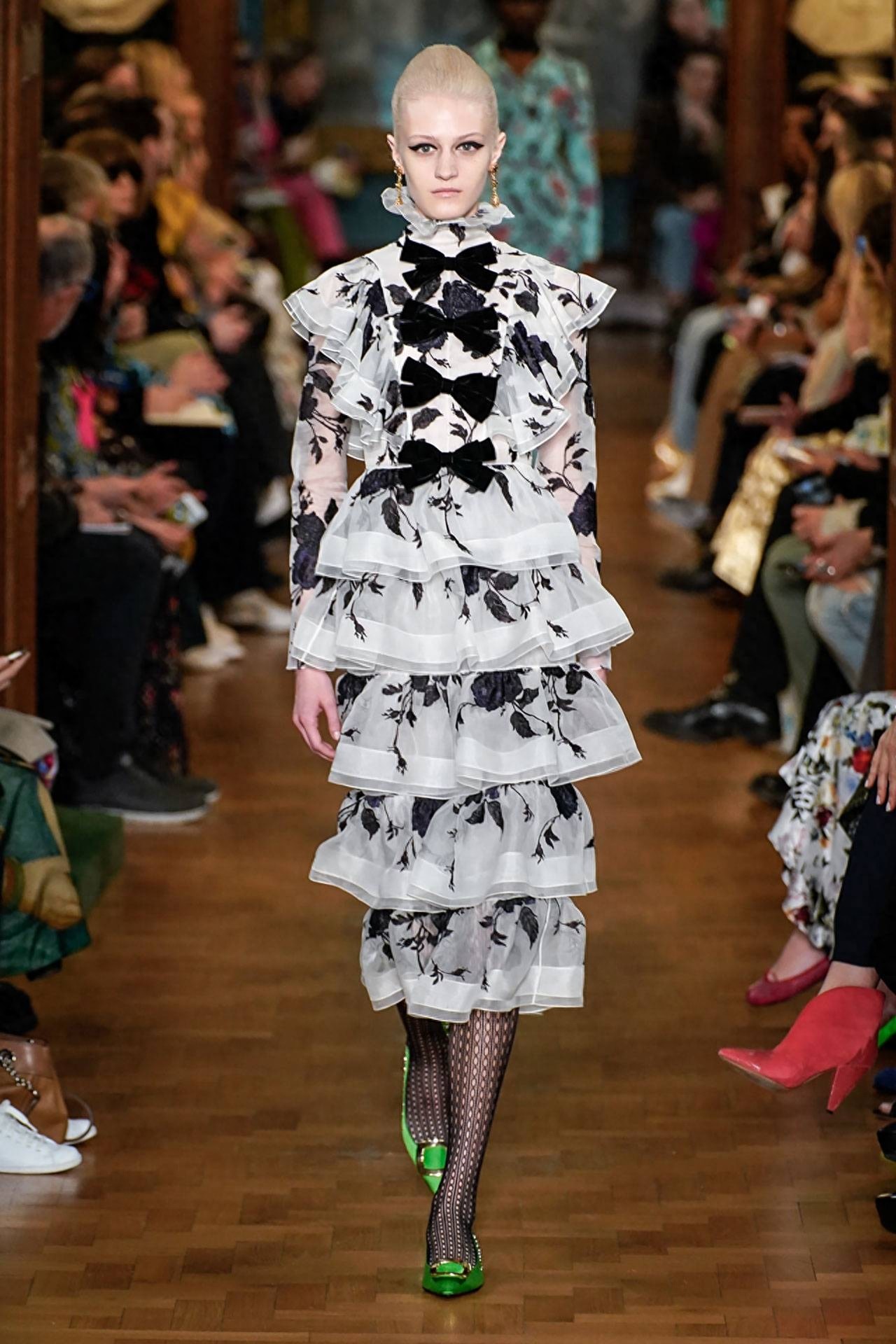 Erdem 2019秋冬时装周秀场直击—— 文艺复古又不失华丽