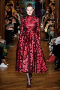 ​Erdem 2019秋冬时装周秀场直击—— 文艺复古又不失华丽
