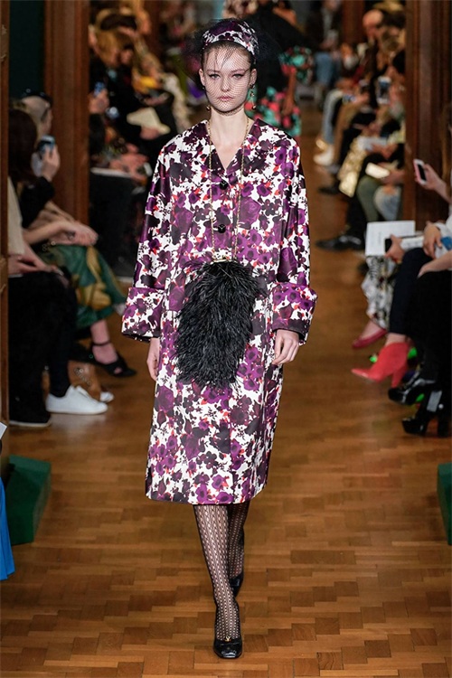 Erdem 2019秋冬时装周秀场直击—— 文艺复古又不失华丽