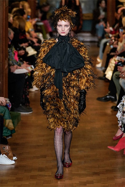 Erdem 2019秋冬时装周秀场直击—— 文艺复古又不失华丽