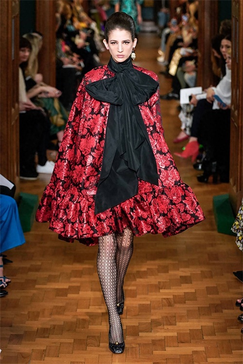 Erdem 2019秋冬时装周秀场直击—— 文艺复古又不失华丽