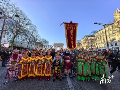 ​花木兰“同框”凯旋门，英歌少女巴黎闹新春！｜文化中国行