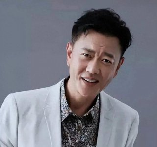 ​演员冯嘉怡：有三四百人的公司却甘愿当配角，到了54岁依然未婚