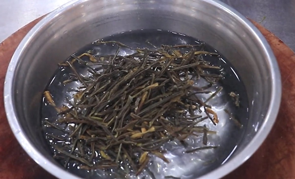 这才是扣肉的地道做法，厨师长的烹饪技巧高，好吃不油腻，真香
