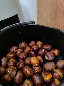 ​剥板栗壳原来很简单，用个瓶盖试一试，方法简单，真的很实用