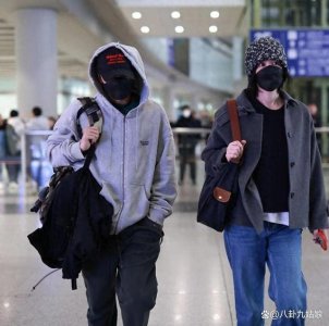 ​王菲谢霆锋度假一起回国 复合近十年感情稳定机场甜蜜互动