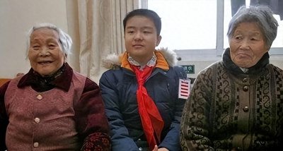 ​“五道杠少年”黄艺博，小小年纪官相十足火爆全网，后来怎么样了