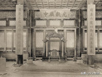 ​百年前的故宫中和殿、保和殿，荒凉但不失威严，静静等待盛世到来