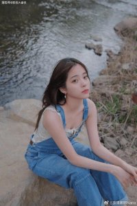 ​欧阳娜娜沙滩大尺度照片引热议，网友：真的欣赏不来