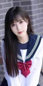 ​青涩之恋：学生装美女的魅力时刻