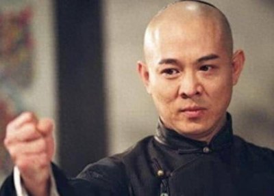 ​57岁李连杰旧照罕见曝光 头发浓密五官俊朗颜值不输小鲜肉