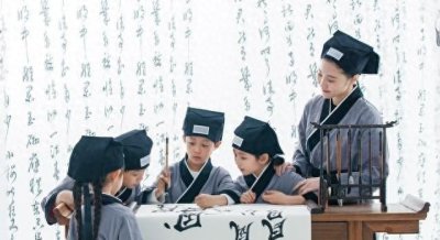 ​汉字的丰富内涵与多义解读：探寻“趸”字的神秘魅力