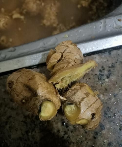 姜坏了一部分还能吃