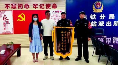 ​男子见女孩像杨幂连续 2 周地铁站尾随：被抓觉得自己 38 岁还追星很丢人