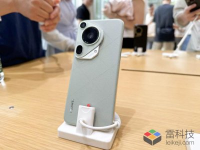 ​直击华为Pura 70开售现场：粉丝冒雨排队，黄牛不见踪影