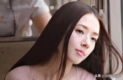 ​40岁郭碧婷被偶遇，穿吊带裙勒出赘肉，豪门媳妇气质很抢眼