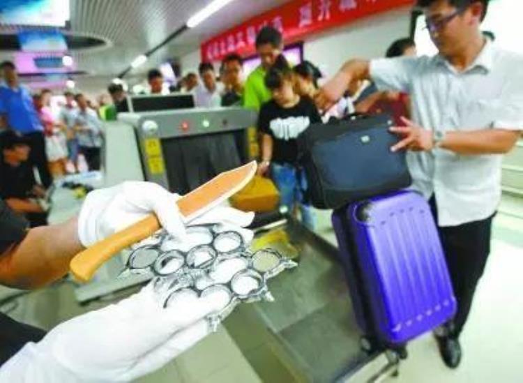 地铁安检员有权利检查包吗「武汉地铁的安检员要求开箱检查他们有权利这么做吗」