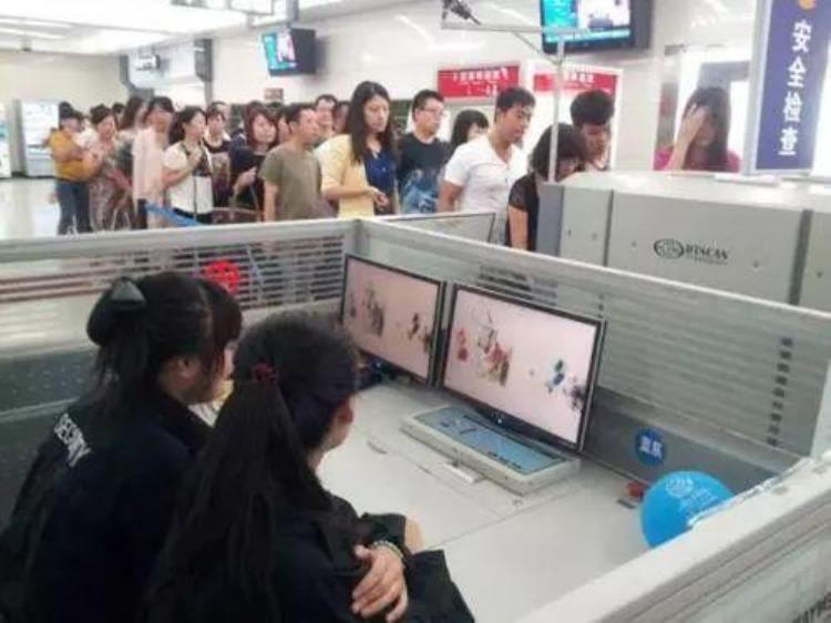 地铁安检员有权利检查包吗「武汉地铁的安检员要求开箱检查他们有权利这么做吗」