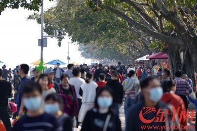 元旦假期广州南沙天后宫游客云集 成市民遛娃看海胜地