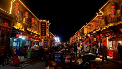 洛邑古城位于河南省洛阳市老城区,是集游、玩、吃、住、购于一体