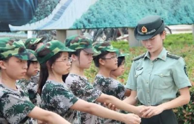 大学军训时,军训的教官来自哪里?都是军人吗?跟你想的不一样