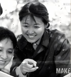 70年代傅莹年轻时,一张罕见的留影,从下乡知青到外交“铁娘子”