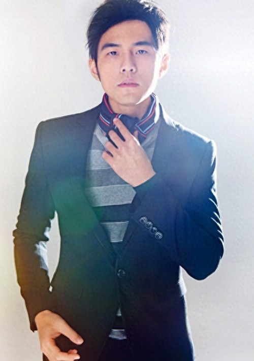 娱乐圈最具人气十大明星排行,范冰冰垫底刘德华第三第一果然是他