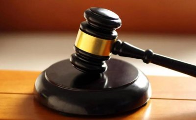 ​女子非法性交易时因拒男子要求被打，拿刀捅刺对方致死，被认定防卫过当