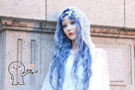 俄罗斯“真人芭比”,比迪丽拉还原度更高,为当全职结婚五次