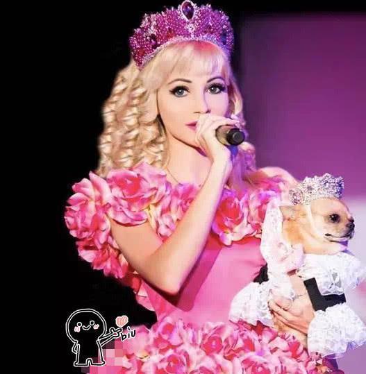 俄罗斯“真人芭比”,比迪丽拉还原度更高,为当全职结婚五次